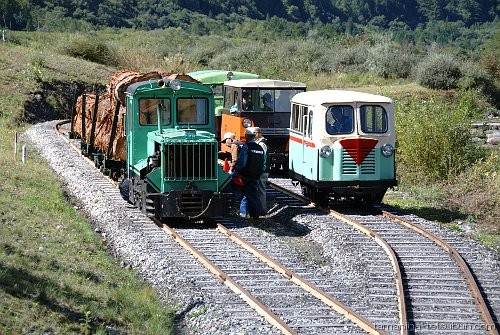 運材列車とモーターカー